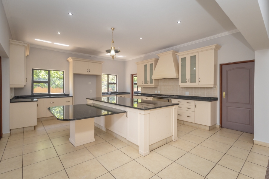 6 Bedroom Property for Sale in The Coves North West